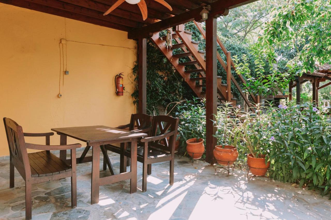 Villa Yianna Nea Mesagkala Exterior photo